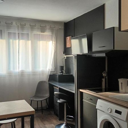 Appartement T1 Proche De Vulcania Pontaumur Esterno foto