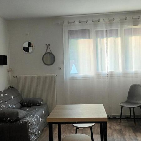 Appartement T1 Proche De Vulcania Pontaumur Esterno foto