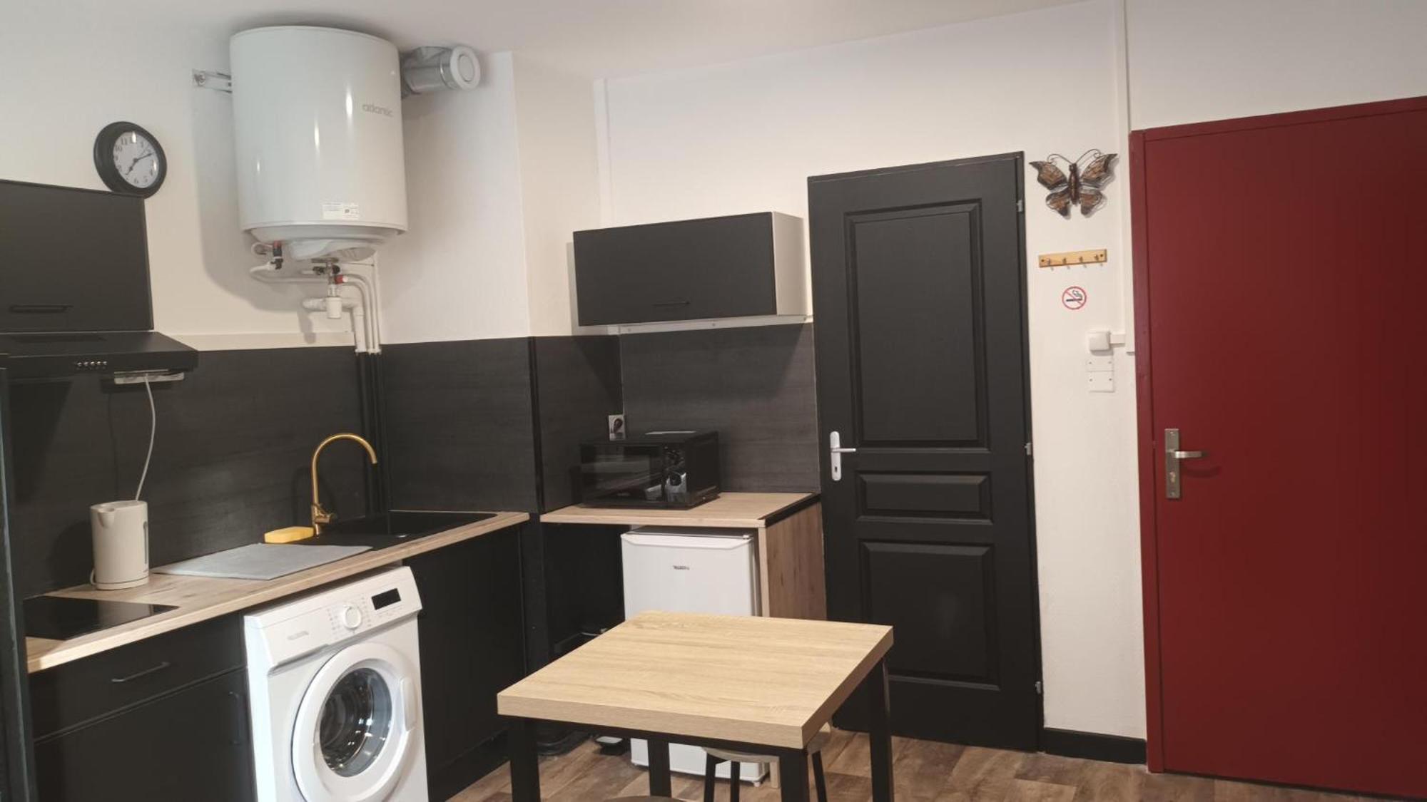 Appartement T1 Proche De Vulcania Pontaumur Esterno foto
