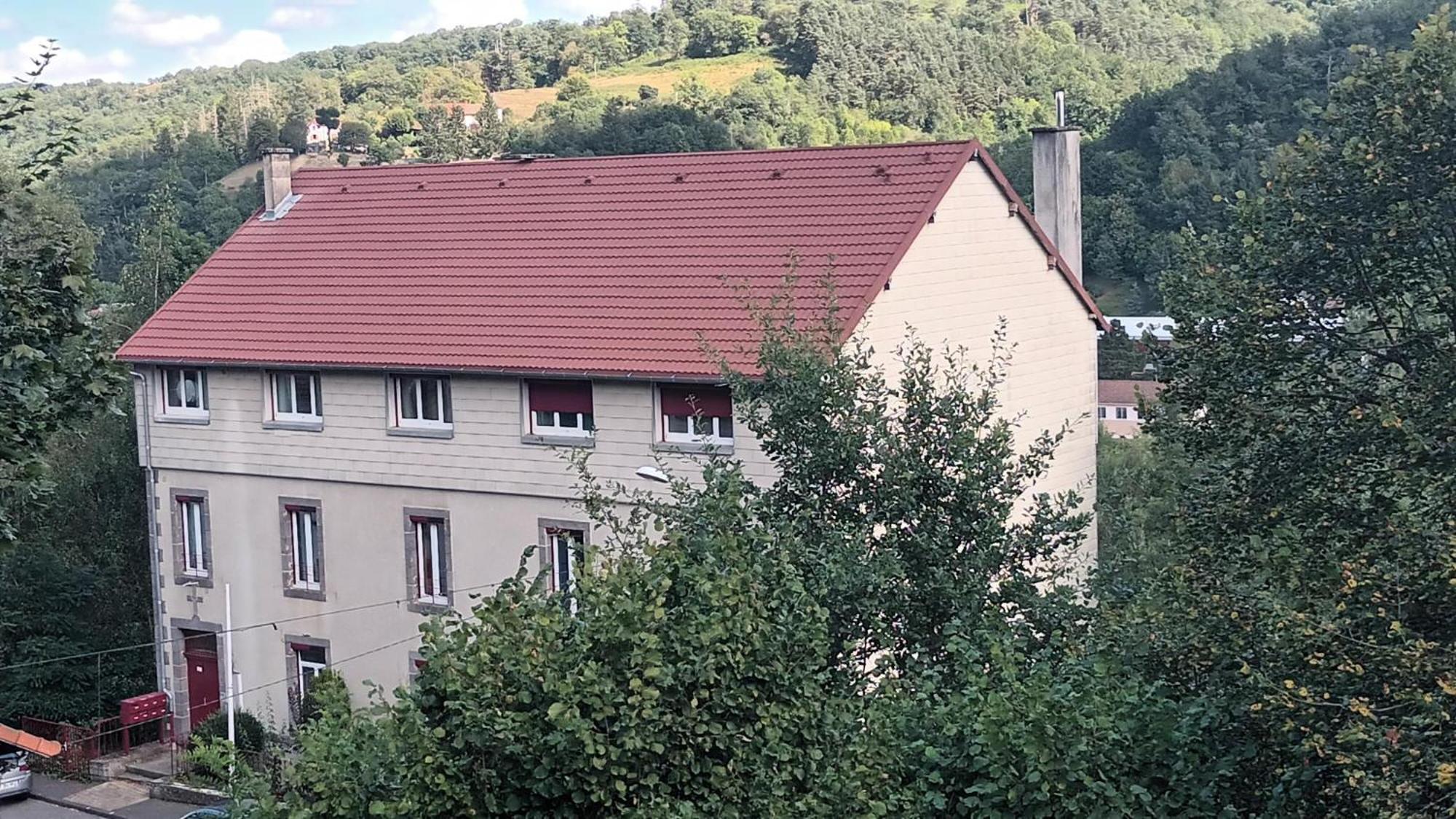 Appartement T1 Proche De Vulcania Pontaumur Esterno foto
